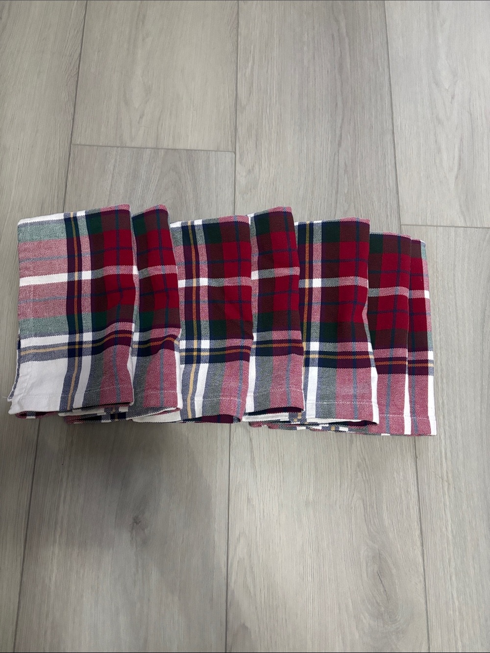 Williams Sonoma Classic Tartan Plaid Red Green Blue 100% Cotton Napkins 7 Italy